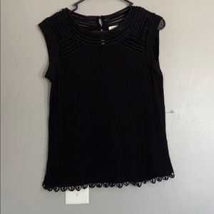Sleeveless blouse with detailing